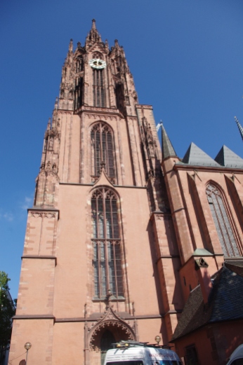 Kaiserdom ( Cathédrale impériale de Frankfurt 95m)